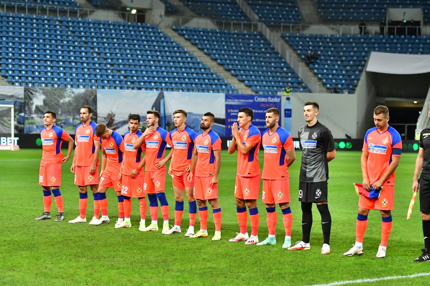 CS Hunedoara – FCSB, Live Video Online de la ora 21:00, în șaisprezecimile de finală ale Cupei României. Constantin Budescu, titular în echipa lui Edi Iordănescu! Gazdele vor să producă surpriza în fața unui stadion plin! Echipele de start