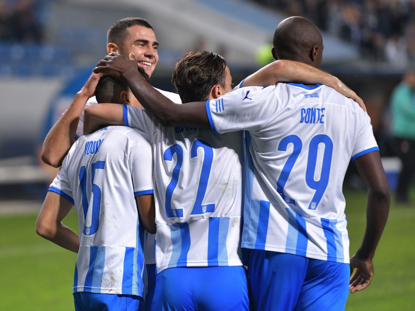 Universitatea Craiova vrea un jucător de la Rapid! Oltenii propun un schimb de jucători. La cine este dispusă să renunțe formația din Bănie