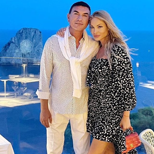 Cristi Borcea și familia sa, fotografie inedită de Crăciun: cum s-a fotografiat fostul acționar majoritar de la Dinamo alături de soție și copii | FOTO