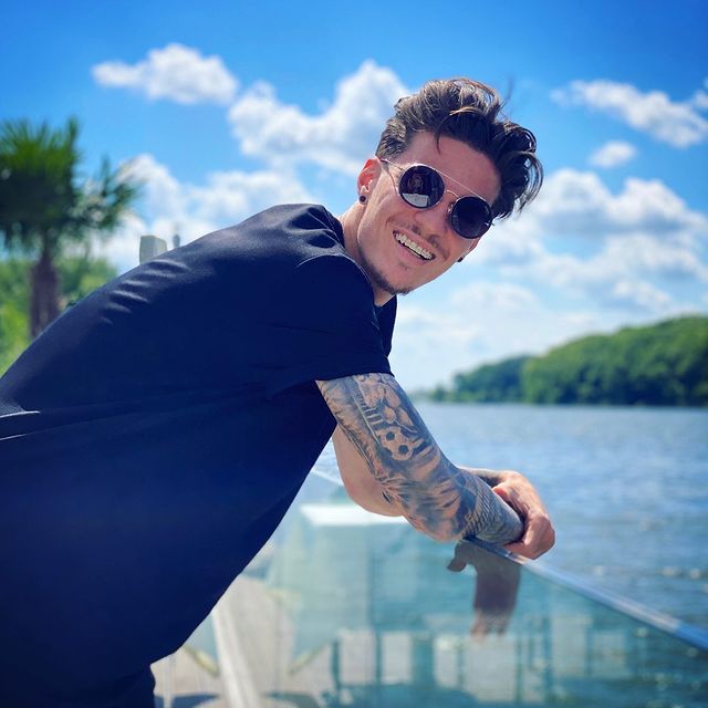 O nouă ironie la adresa lui Dennis Man. „Aș vrea să înscriu din pasa lui și să o punem de o manea după aceea!”