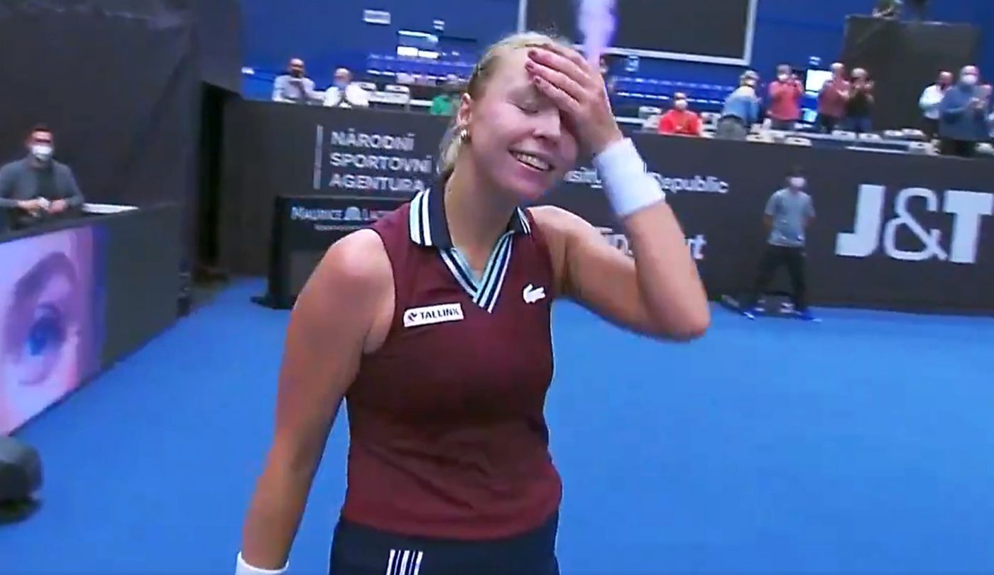 Sportiva care a eliminat-o pe Sorana Cîrstea la Ostrova a câștigat trofeul! Anett Kontaveit îi suflă în ceafă Emmei Răducanu | VIDEO
