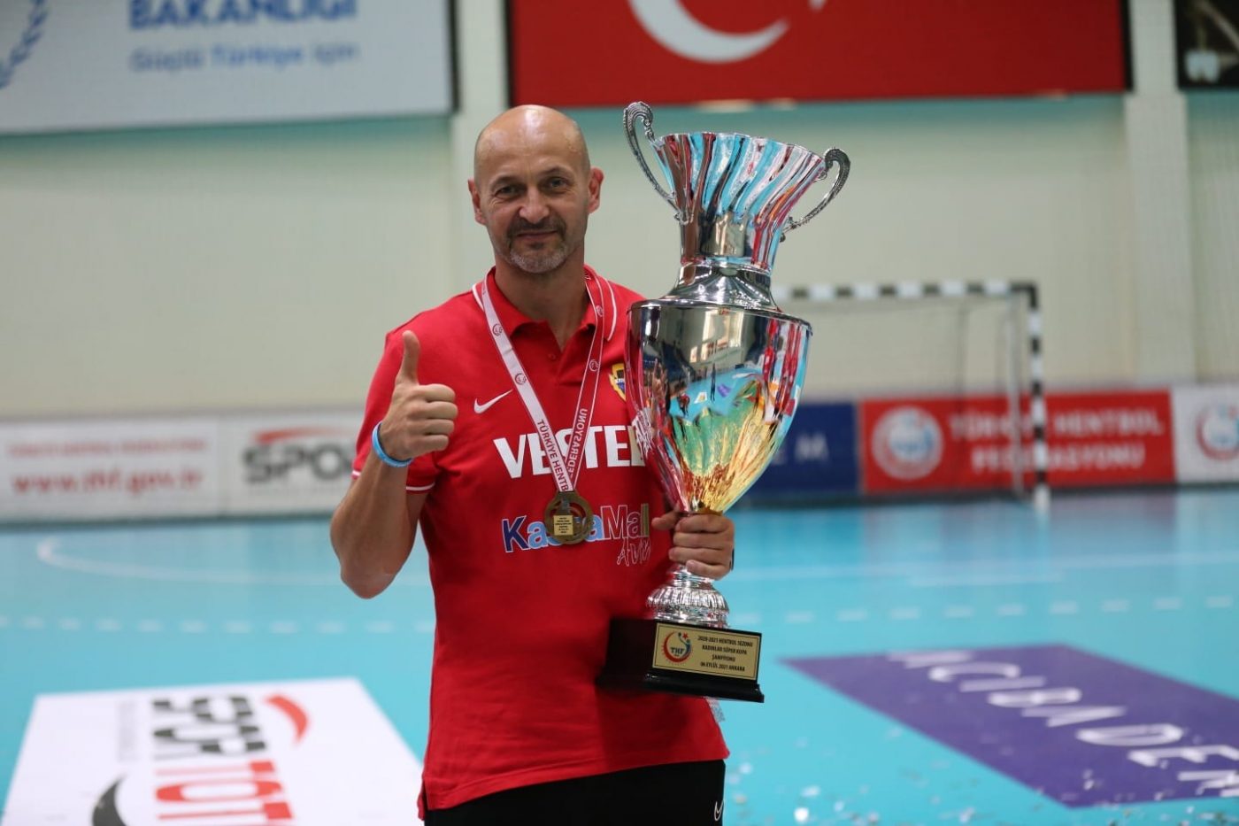 Antrenorul Costică Buceschi, victorios în Supercupa Turciei la handbal feminin cu formația Kastamonu Belediyesi GSK