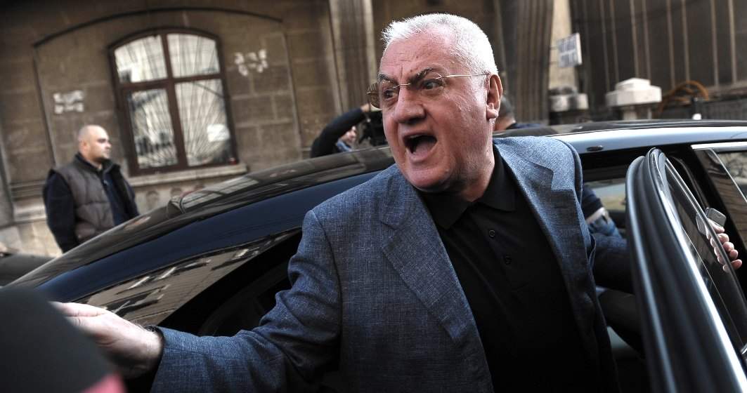Dumitru Dragomir, prima reacție după ce a fost atacat din nou de protestatarul Marian Ceușescu. „Este un mare idiot. M-a luat iar cu distrugerea Universității Craiova” | EXCLUSIV