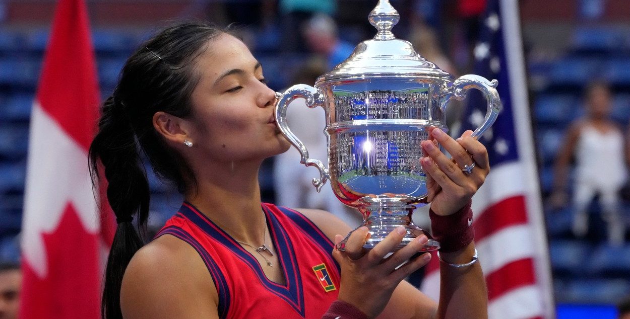 Prima reacție a Emmei Răducanu după câștigarea trofeului de la US Open: „M-am simțit ca acasă!” Cui i-a dedicat victoria istorică | VIDEO