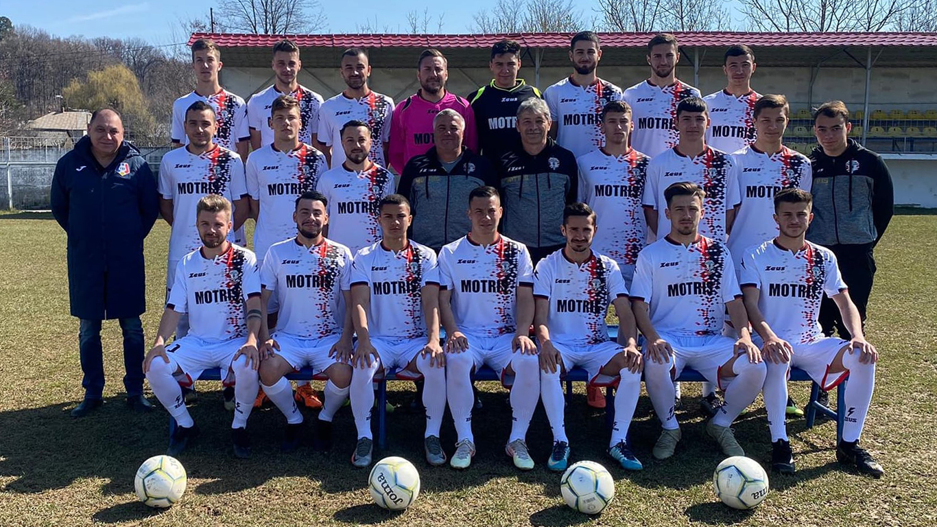 Cutremur la un club de fotbal din Liga 3: președintele și 10 fotbaliști, ridicați de polițiști. Adeverințe de vaccinare false, eliberate de soția conducătorului