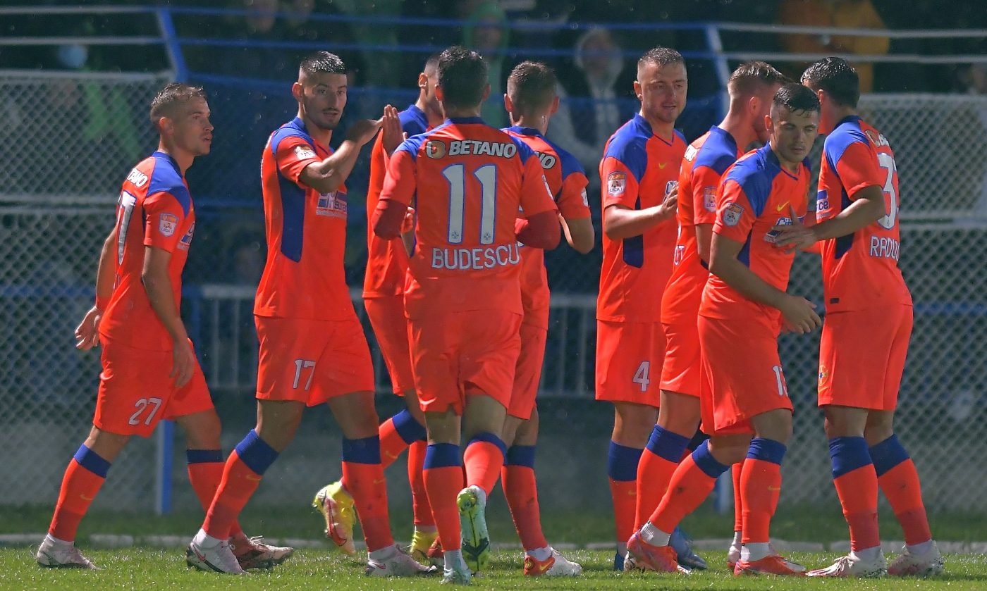 Cornel Dinu, atac devastator la fundașii centrali de la FCSB: „Miron și Cristea sunt dezastru pentru echipă! La vârsta mea, cred că și eu îi driblez” | EXCLUSIV