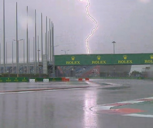 Haos în Marele Circ! Ploaia torențială a inundat pista de Formula 1 de la Soci și a dat peste cap sesiunea de antrenamente libere de sâmbătă dimineața