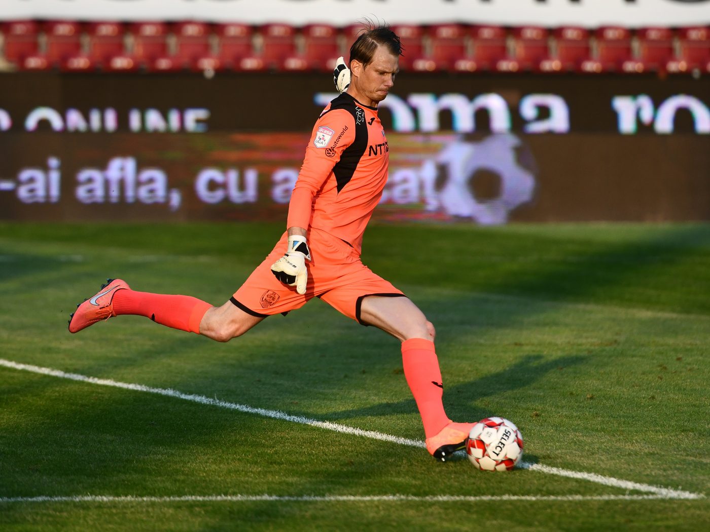 Voluntari detonează ”bomba”! Echipa lui Ciobotariu îl aduce pe Giedrius Arlauskis, portarul care a câștigat campionatul cu Urziceni, FCSB și CFR! | EXCLUSIV