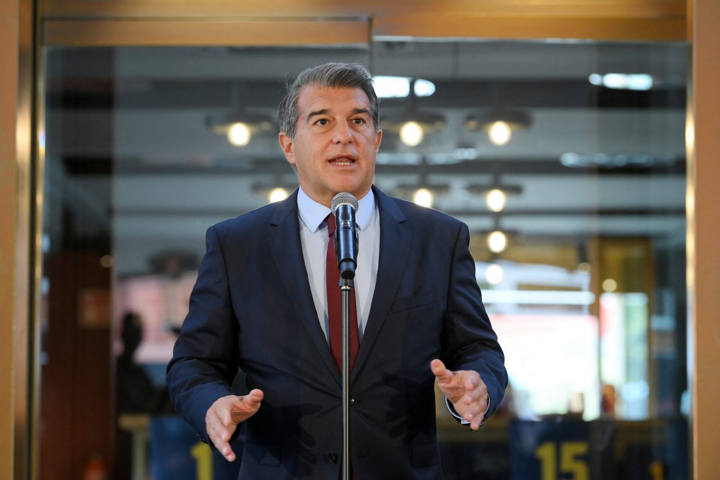 Dezastrul este total la Barcelona, dar președintele Joan Laporta le cere suporterilor catalani să aibă încredere în echipă: „Și eu sunt furios, dar avem nevoie de timp”