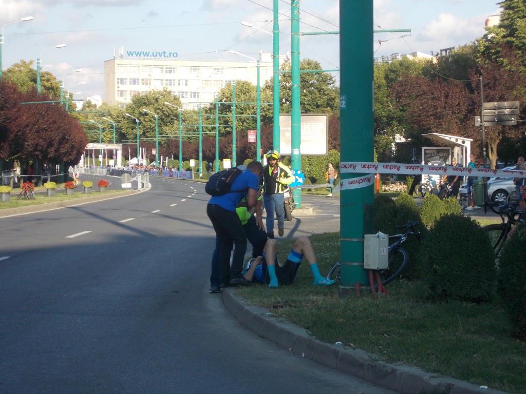 S-a dat start în Turul României, la Timișoara! Rutierii au gonit prin centrul orașului, iar un american s-a izbit de bordură