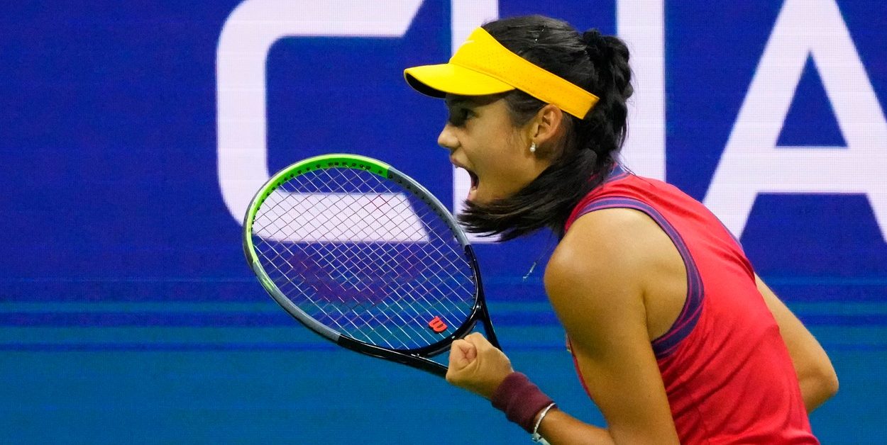 A vrut să o „ucidă” din priviri! Ce nu s-a văzut la TV în semifinala fabuloasă dintre Emma Răducanu și Maria Sakkari de la US Open | VIDEO