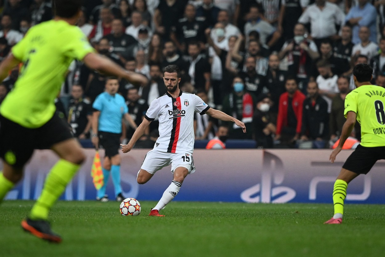 Miralem Pjanic, exclus din echipa națională după ce a fumat și a băut cu o seară înaintea meciului! Probleme serioase pentru jucătorul bosniac | FOTO