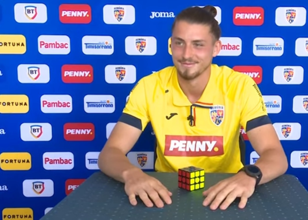 Hobby atipic pentru un fotbalist: Radu Drăgușin rezolvă Cubul Rubik ca un profesionist! „E foarte mult de învățat” | VIDEO