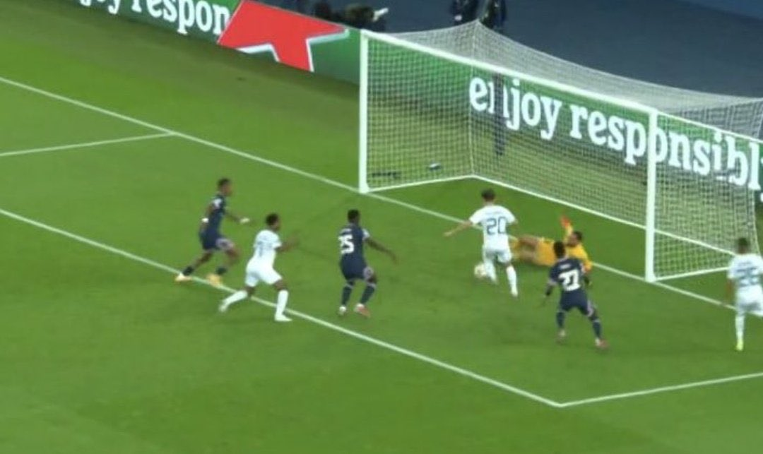 Bernardo Silva, ratare aiuritoare în fața lui PSG! Portughezul nu a putut să împingă mingea în poarta goală din mai puțin de un metru