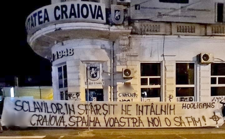 Sediul FC U Craiova, vandalizat de ultrașii din galeria echipei Petrolul Ploiești! Mesajul afișat de către „lupii galbeni” | FOTO