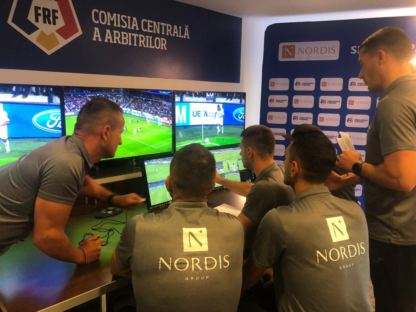 Avem tehnologie VAR la Liga 1, dar și baremuri mai mari pentru fluierași! S-a decis cu cât vor crește veniturile arbitrilor în noul sezon! Alexandru Deaconu, scandal cu Kyros Vassaras la Cheile Grădiștei | EXCLUSIV