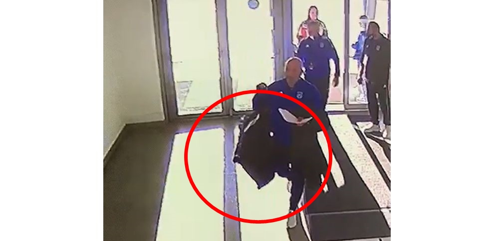 Arsenal de arme albe găsite după derby-ul Craiovei! Cum a introdus staff-ul echipei lui Adrian Mititelu bâtele pe stadion | VIDEO