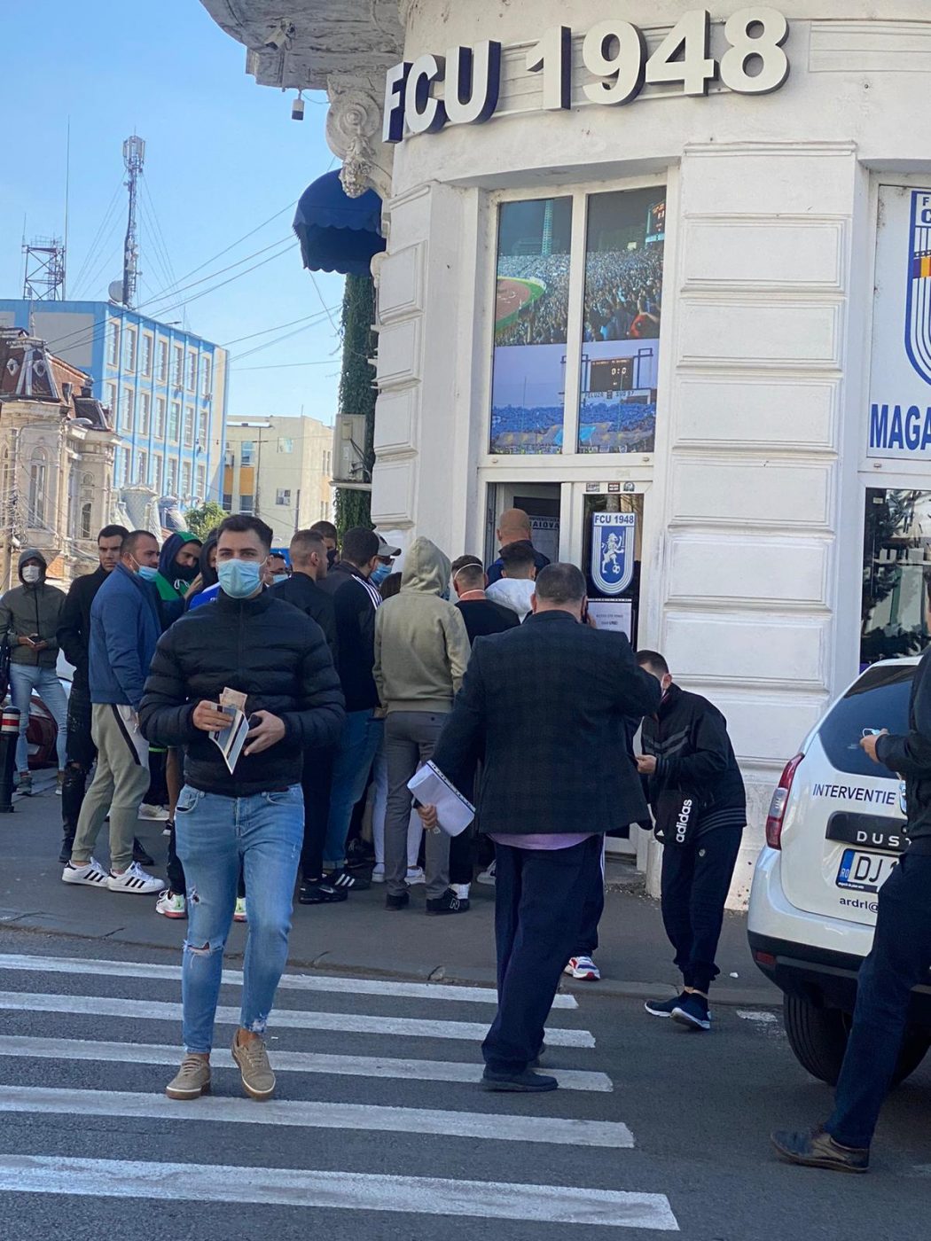 Aglomerație mare la casele de bilete, înainte de FCU Craiova – Universitatea! Suporterii sunt derutați de situația pandemică actuală