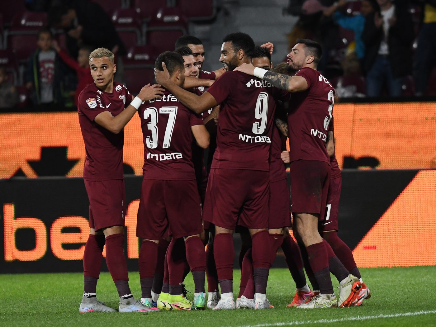 Strategia CFR pentru a evita situația de la FCSB! Au fost convinși aproape toți jucătorii 