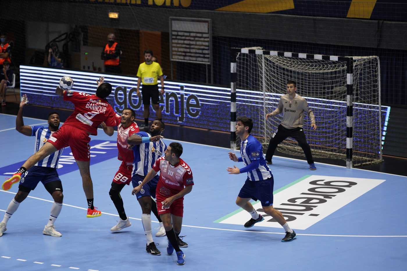 Dinamo, victorie cu mari emoții în fața lui Porto, în Liga Campionilor la handbal masculin!