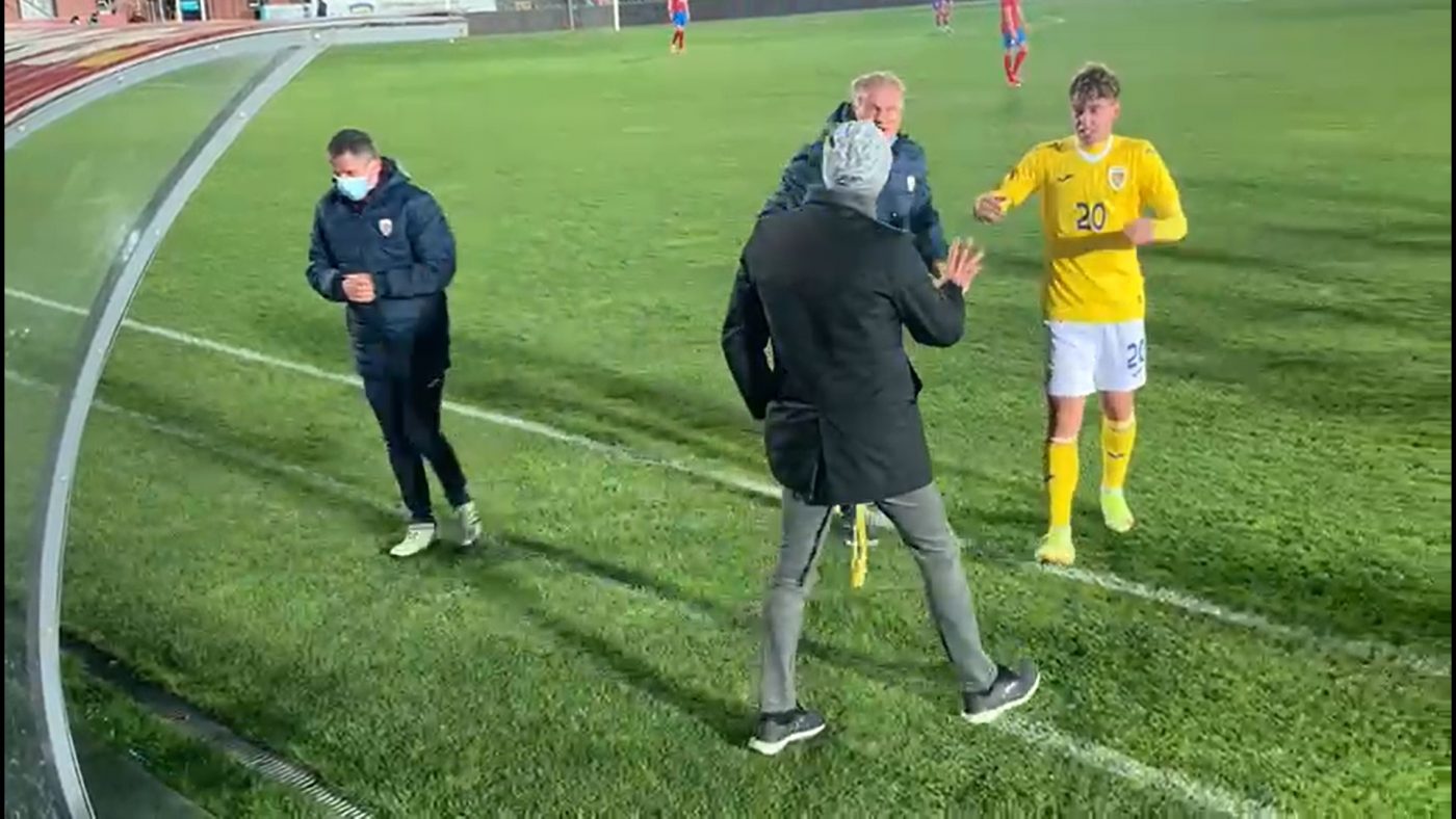 Gică Hagi, „vinovat” pentru golul victoriei României contra Cehiei, la U20: „Domnul Hagi m-a învățat să șutez așa. În fiecare zi îmi spune să dau la poartă”