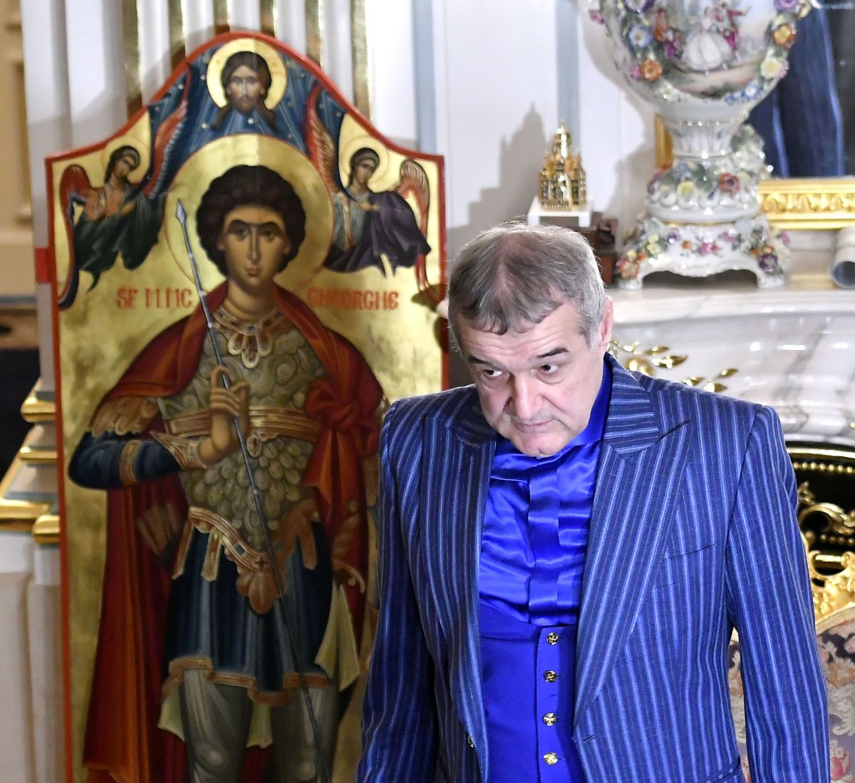 Gigi Becali e filmat de frizerul său, în secret, la Palat! VIDEO