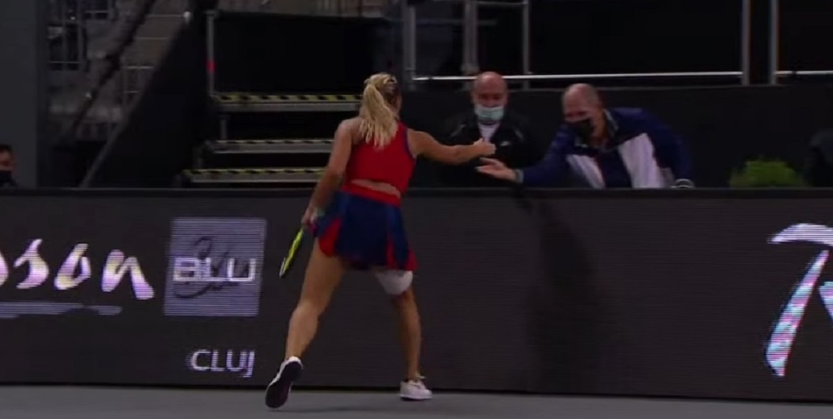Marta Kostyuk s-a dus „glonț” la antrenorul Simonei Halep! Gest neașteptat al ucrainencei în semifinala de la Transylvania Open | FOTO