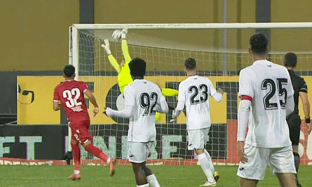 Nu degeaba îl cheamă Ronaldo! Deaconu a reușit două goluri senzaționale împotriva lui Dinamo. Gestul incredibil al lui Rednic: „Nu se poate așa ceva!” | VIDEO