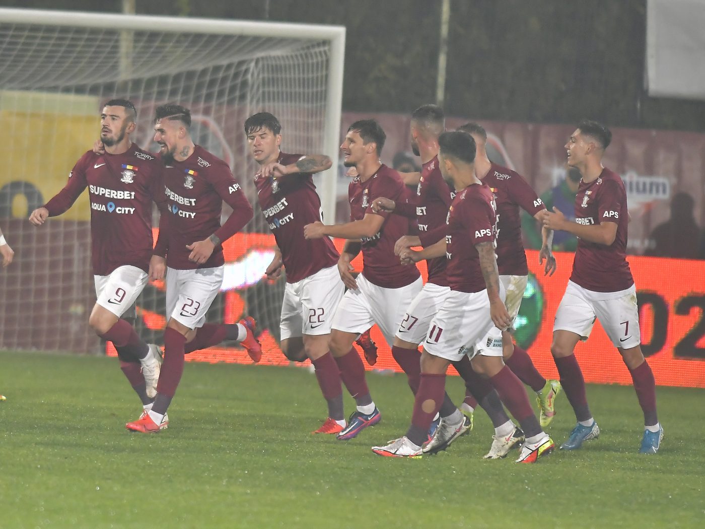 Prime consistente pentru rapidiști, după victoria cu CFR Cluj! Câți bani primește fiecare fotbalist din lotul lui Mihai Iosif | EXCLUSIV