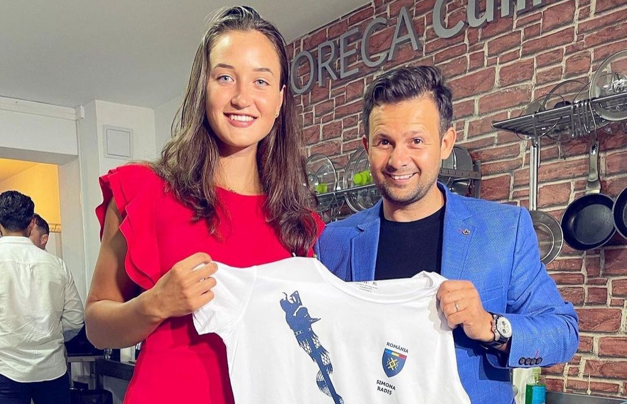 Tricoul Simonei Radiș a fost licitat și achiziționat de magicianul Robert Tudor