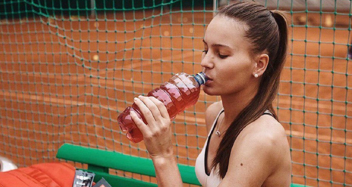 Cine este jucătoarea care o așteptă pe Simona Halep în finala turneului de la Dubai! S-a calificat în ultimul act fără să joace, profitând de abandonul adversarei