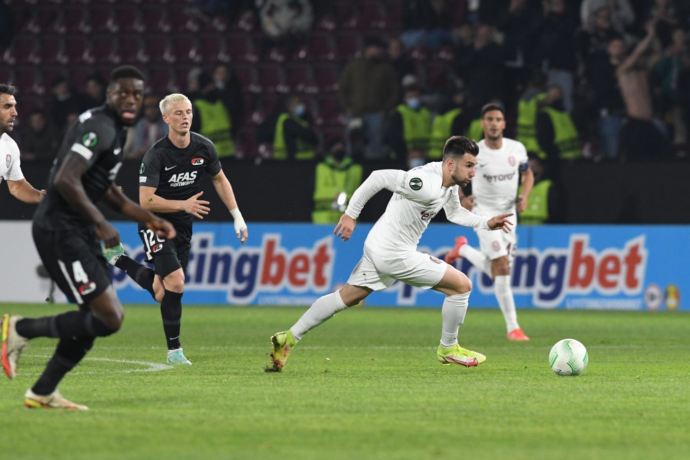 AZ Alkmaar – CFR Cluj 0-0, Live Video Online, în grupele Conference League. Ocazie rarisimă a olandezilor, care presează pentru a-și mări avantajul