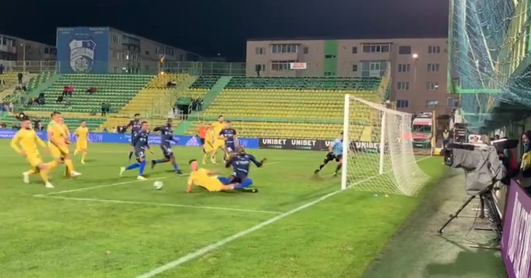 FC Botoșani a publicat filmarea din spatele porții! Arbitrul FIFA Ovidiu Hațegan nu le-a dat moldovenilor un penalty cât casa în meciul cu Mioveni | VIDEO