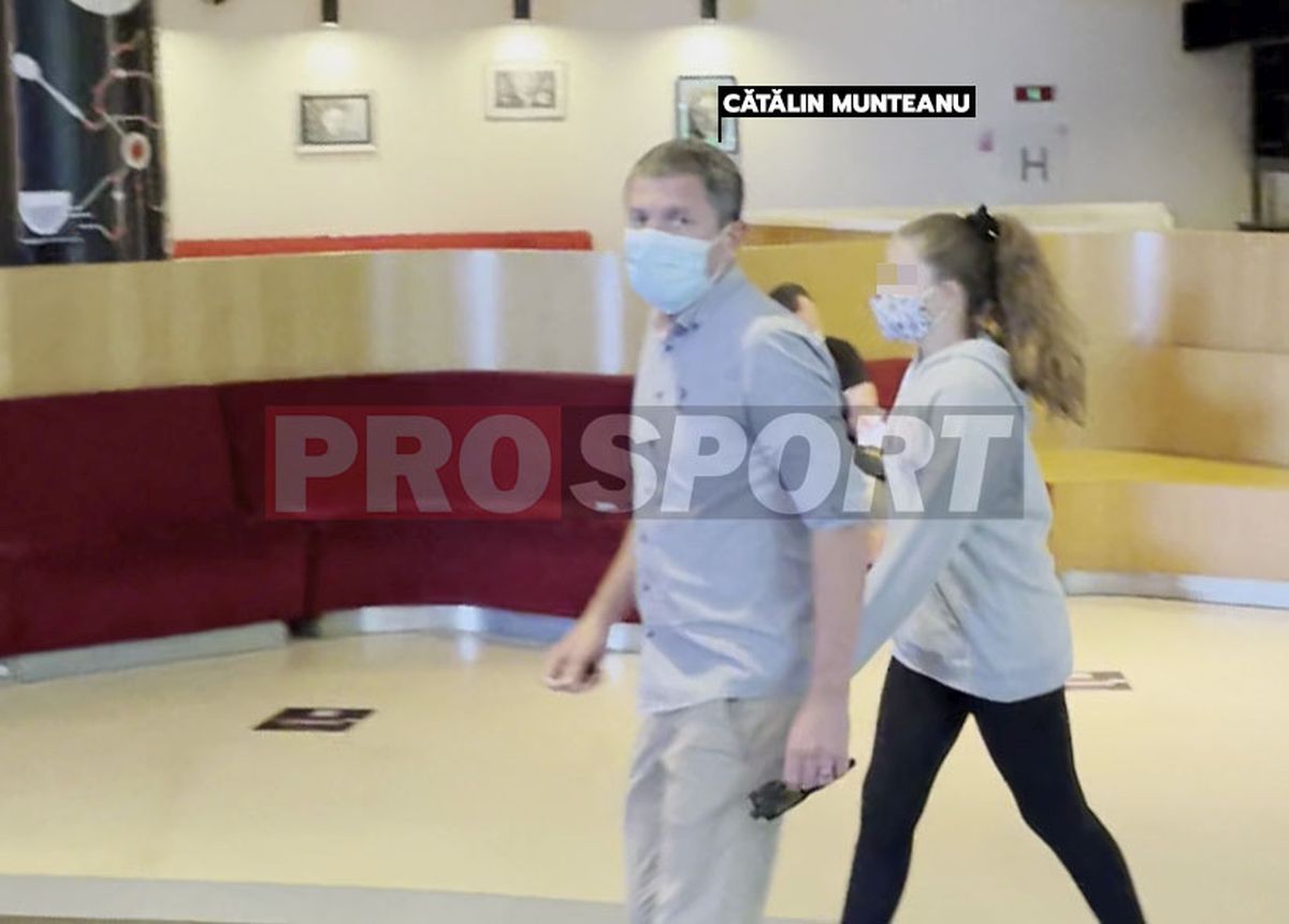 Cătălin Munteanu, cu copiii la film! Ce a făcut fostul fotbalist al lui Dinamo în mall și cum s-au comportat cei trei în mijlocul pandemiei | EXCLUSIV FOTO&VIDEO