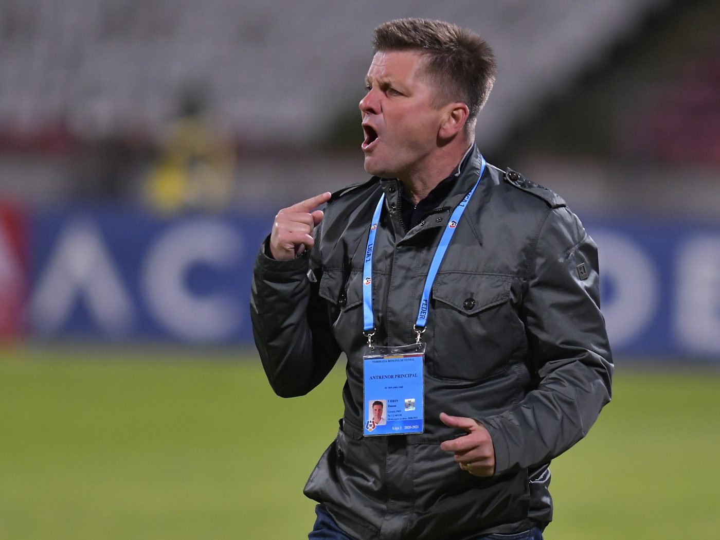 Dușan Uhrin este favoritul suporterilor, dar jucătorii vor să continue cu Stoican