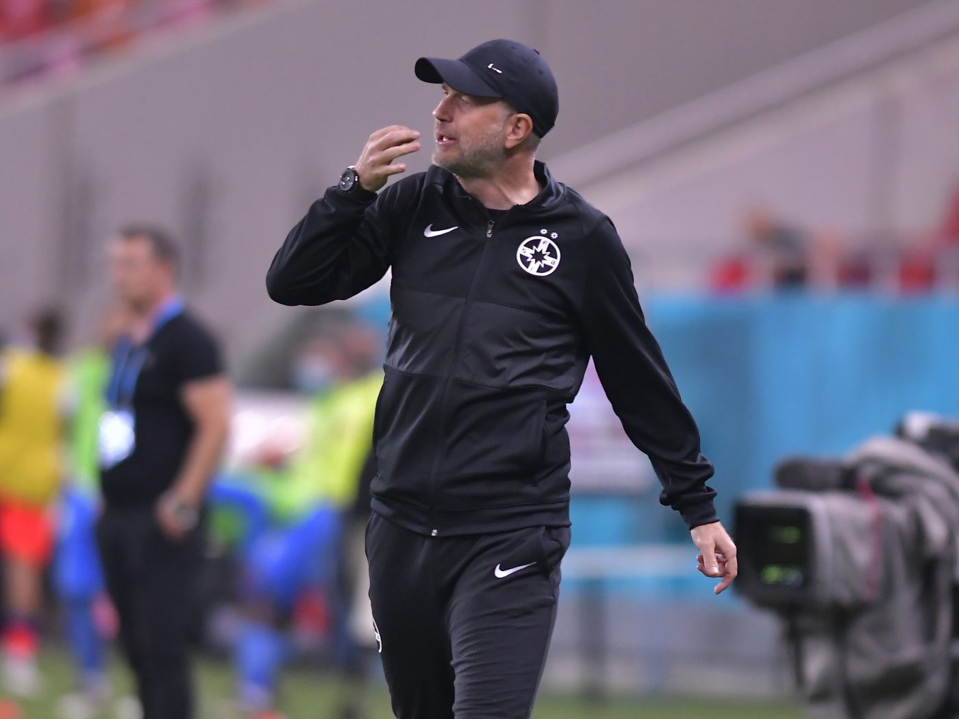 Edi Iordănescu, atac dur la Chindia și Emil Săndoi: „Un fotbal distructiv și negativ. E record mondial de câte ori a intrat doctorul în teren! Nu face cinste fotbalului!”