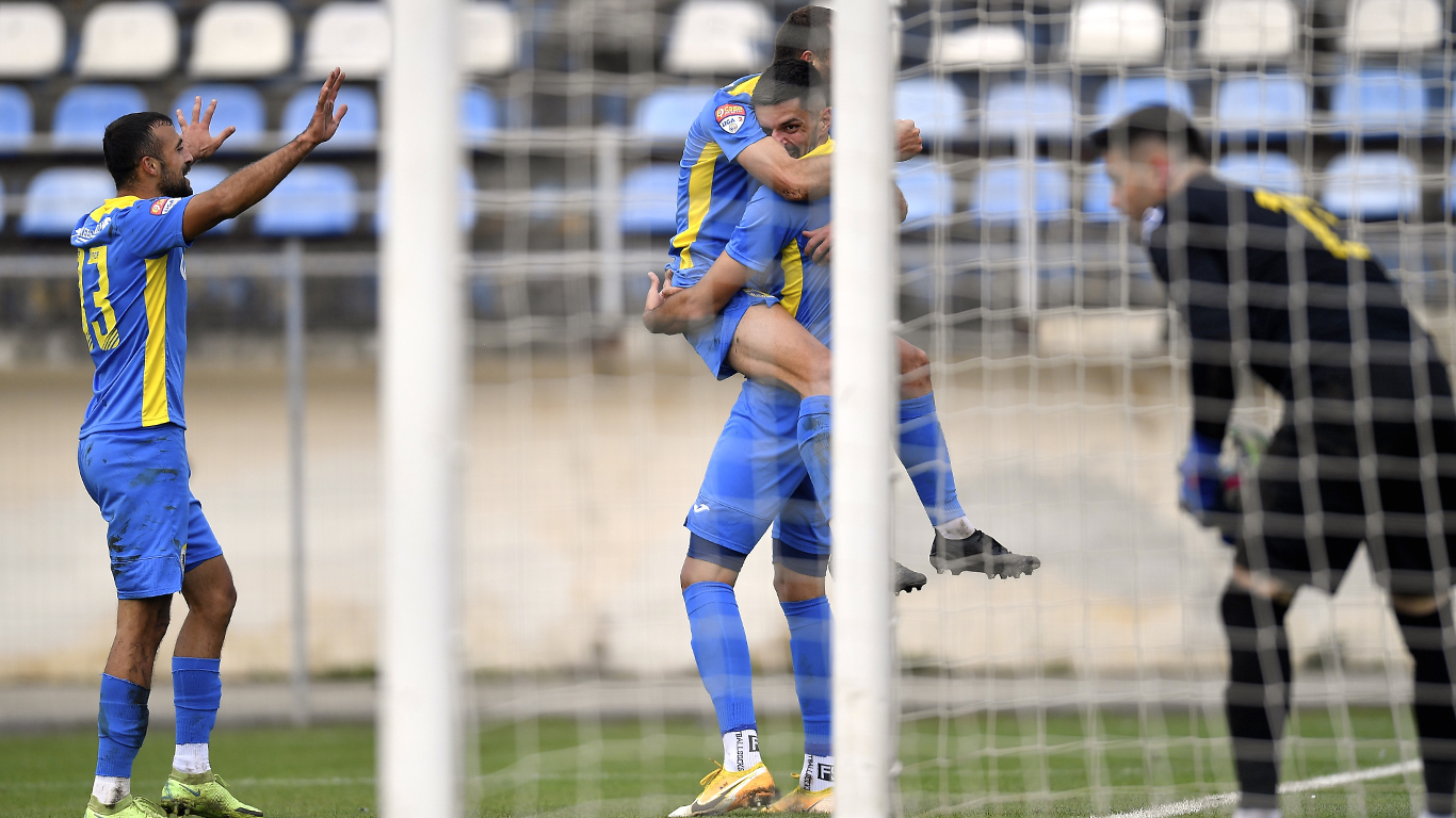 Etapa a 11-a a Ligii 2, extrem de interesantă, numai cu meciuri echilibrate! Petrolul – Steaua deschide runda în care vor avea loc trei derby-uri județene, între echipele din Sibiu, Timiș și Cluj