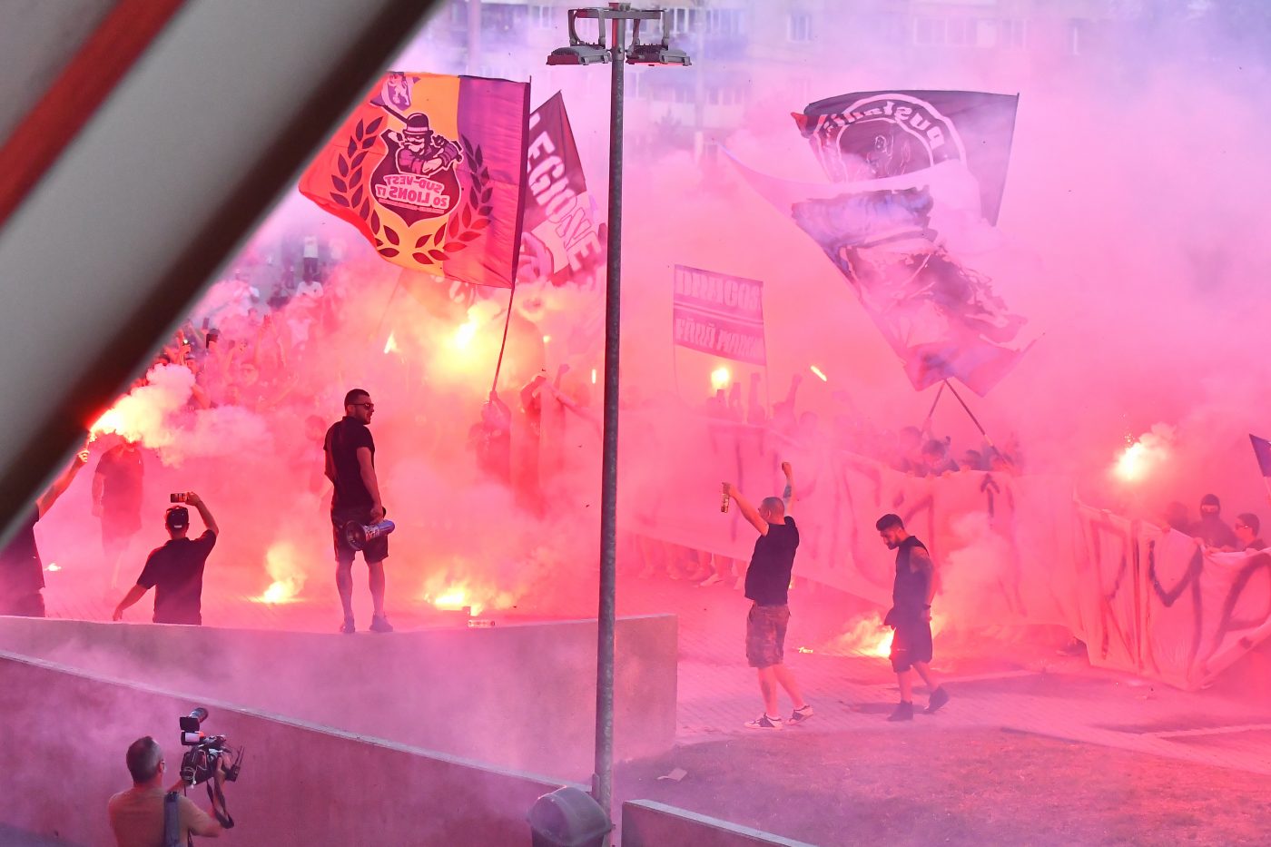 Arde Bănia! „Peluza Sud 1997” și-a anunțat prezența la derby-ul cu Universitatea Craiova. „Să le mai dăm o lecție dureroasă clonaților!”