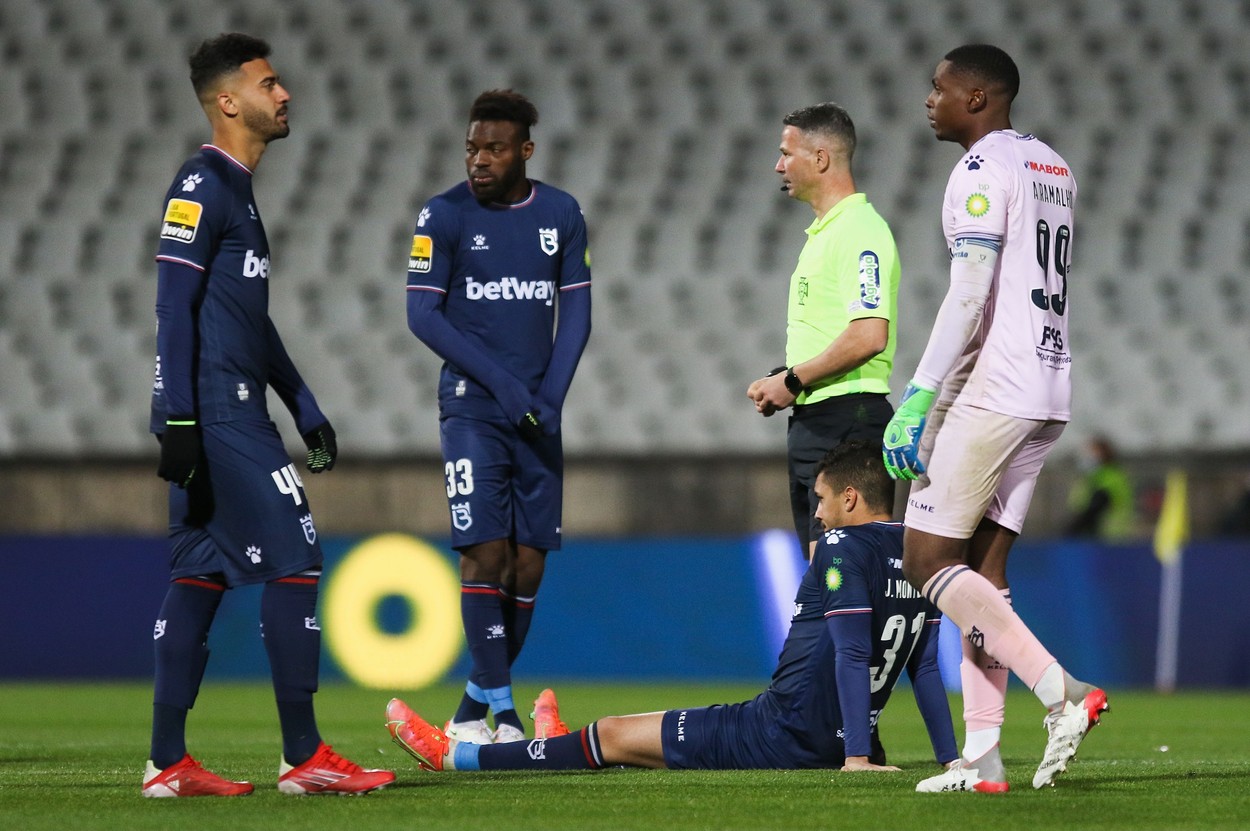 Moment incredibil în Portugalia! Belenenses a avut doar 9 jucători pe teren la meciul cu Benfica! Ce decizie a luat arbitrul | VIDEO
