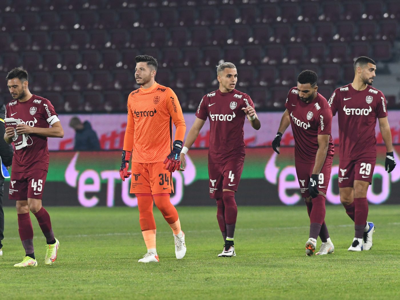 CFR Cluj anunță măsuri dure după ce ardelenii n-au bifat nicio victorie în grupele Conference League. „Urmează o reorganizare! O să vedem ce jucători vor pleca!”