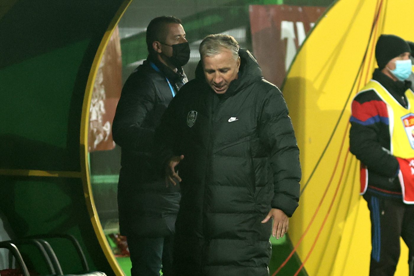 Dan Petrescu, susținut după ce l-a exclus pe Denis Ciobotariu din lot. „Ar fi fost un scandal mare! A ales să-l protejeze!” | EXCLUSIV ProSport Live