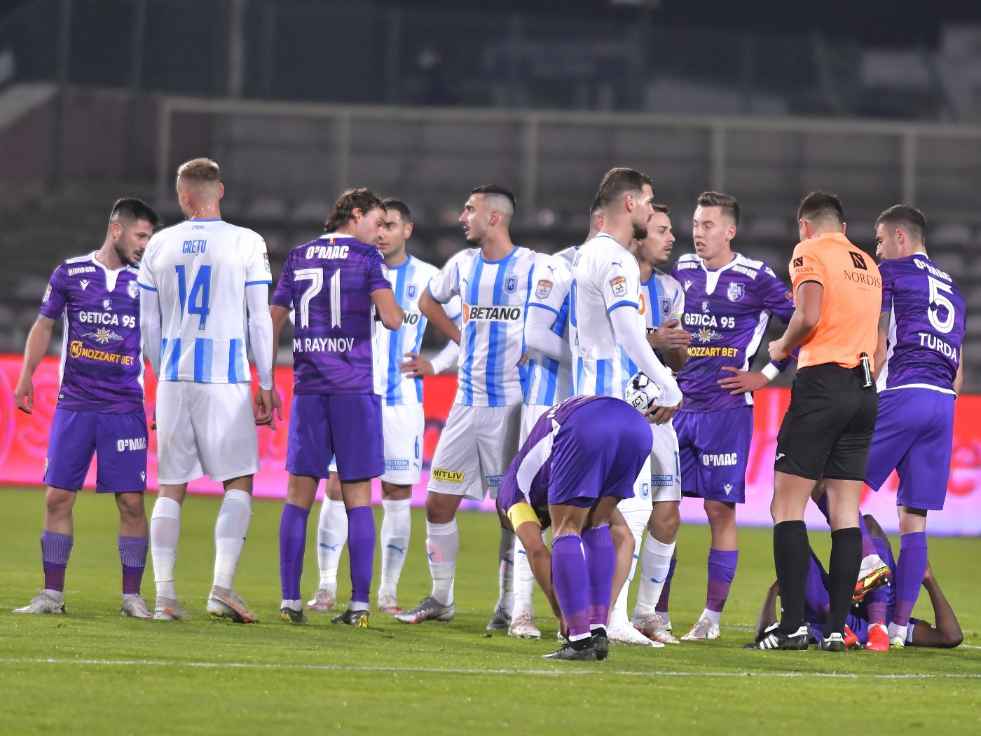 FC Argeș – Universitatea Craiova 2-1, Live Video Online în etapa 16 a Ligii 1. Oltenii cer penalty după ce Baiaram a căzut în careul lui Greab