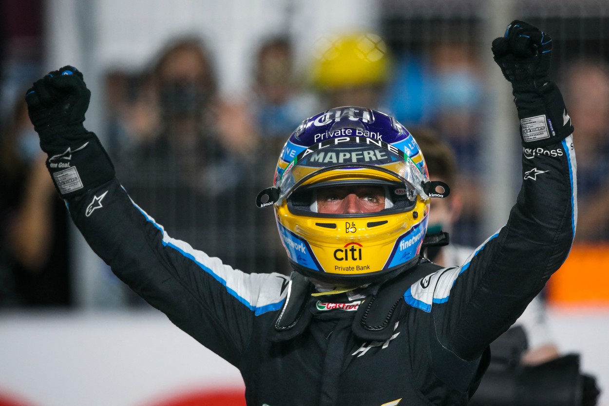 Fernando Alonso, în al nouălea cer la 40 de ani! Spaniolul a prins podiumul în Formula 1 după o pauză de șapte ani: „Este de necrezut!” Cine s-a impus în Qatar | VIDEO