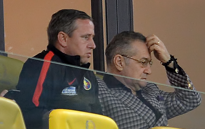 Gigi Becali făcea schimbările la FCSB și pe vremea lui Laurențiu Reghecampf! Mihai Stoica a dezvăluit: „La pauză, Gigi a cerut o schimbare. M-am dus la Reghe și a luat foc, dar i-am spus asta și s-a supus”
