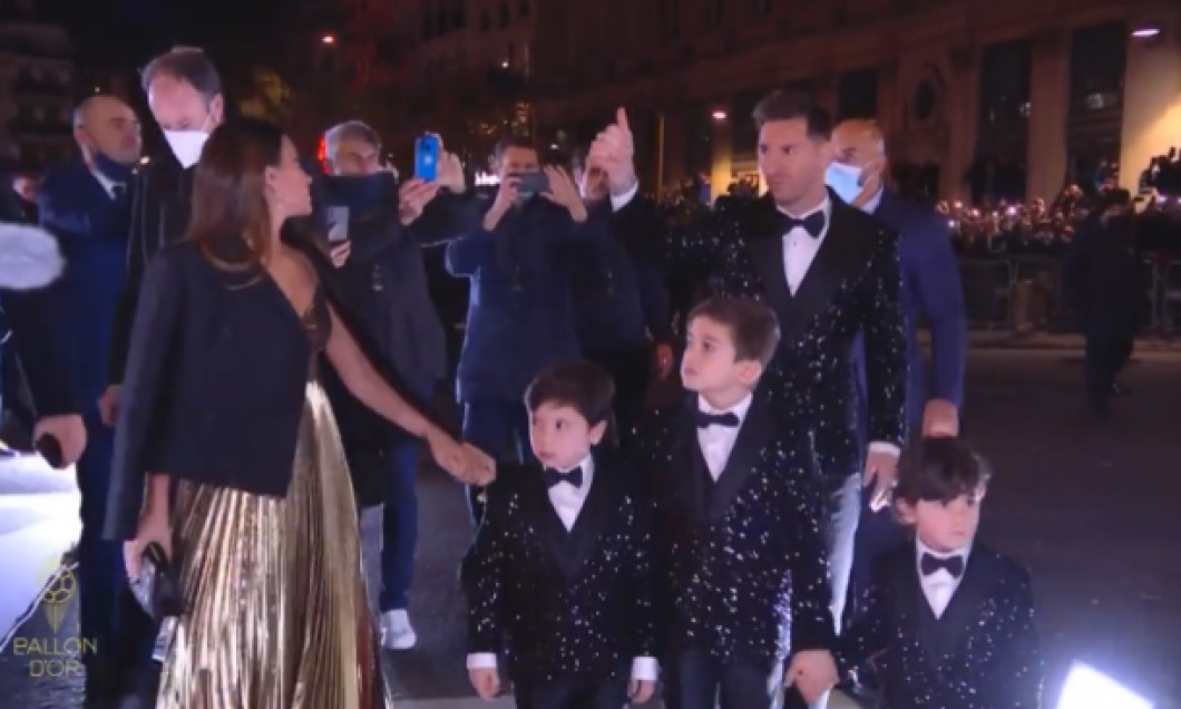 Leo Messi și Antonela Roccuzzo au atras toate privirile la gala „Balonului de Aur”! Cum s-au îmbrăcat cei trei băieți ai starului de la PSG | VIDEO