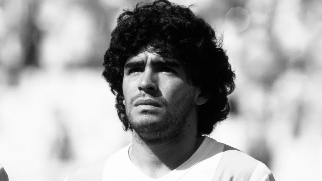 EDITORIAL DE GABRIEL BERCEANU | Viața și moartea lui Maradona, de la 8 la 25 de ani