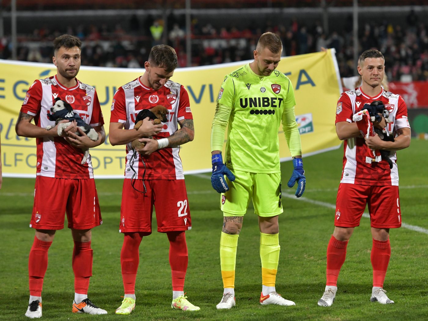 Mircea Rednic nu s-a bazat pe doi jucători importanți în amicalul cu FC Buzău: „Au venit cu pregătire puțină și efortul e mare!”