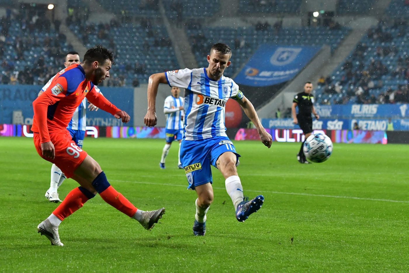 Universitatea Craiova, lovitură după lovitură! Ce a pățit Nicușor Bancu în derby-ul cu FCSB și cât riscă să lipsească: „Nu putea să calce!” | EXCLUSIV
