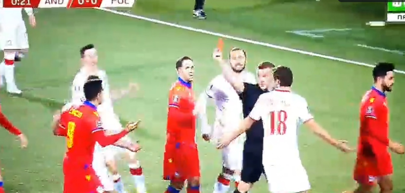 A văzut cartonașul roșu după 21 de secunde! Eliminare-record în preliminariile Cupei Mondiale din 2022 | VIDEO
