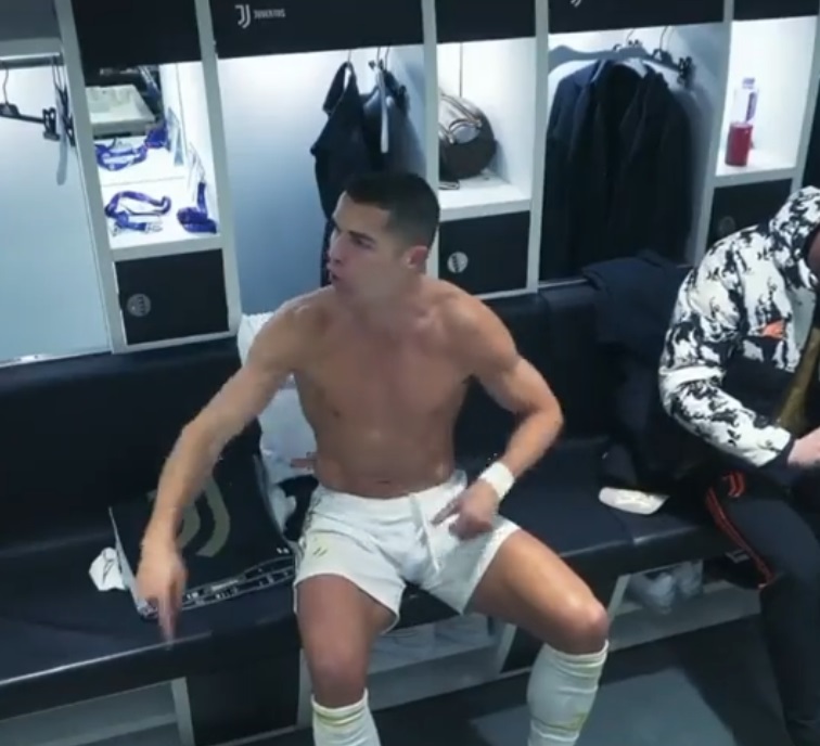Cristiano Ronaldo a făcut o adevărată criză de nervi în pauza meciului: „Jucăm ca un rahat! Mă includ și pe mine aici!”. Cine e singurul fotbalist care a avut curajul să intervină | VIDEO